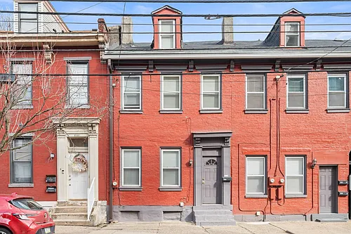 2129 Sarah St Photo 1