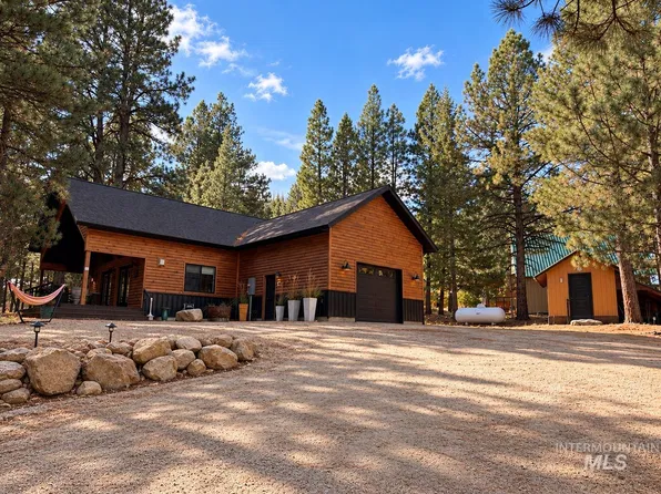 653 E Riverview Cir, Mountain Home, ID 83647