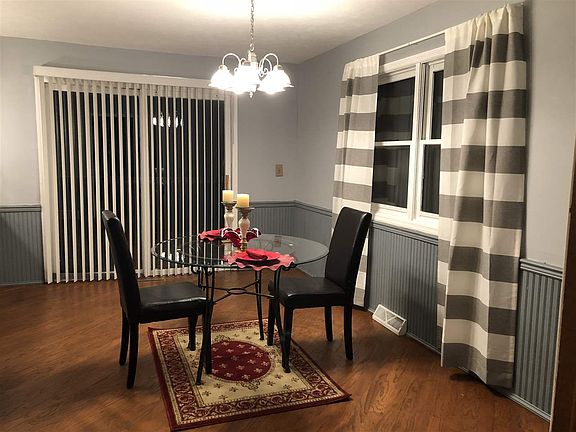 4th image of 703 Kingsway Ave