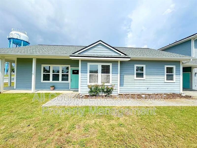 3 bed, 2.0 bath, 1900 sqft, $2,995 — Photo 2