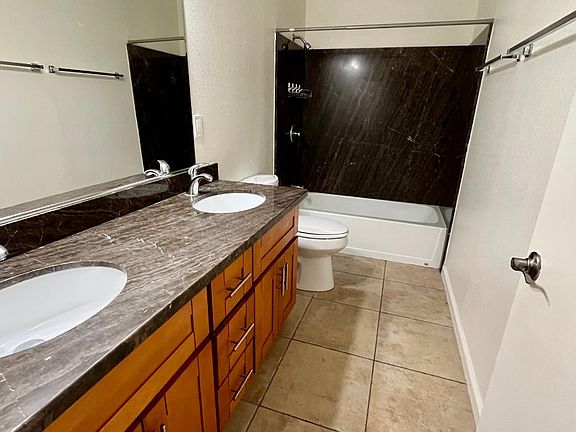 4th image of 2441 Sierra Blvd #2441