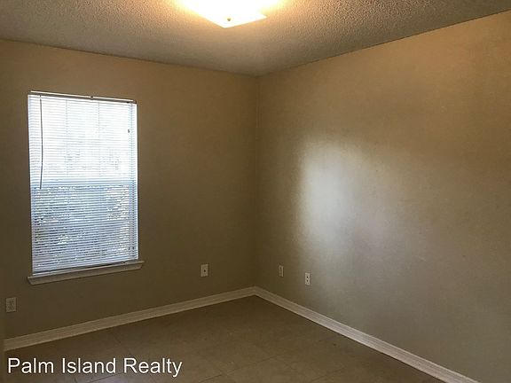 4th image of 5894 Independence Dr