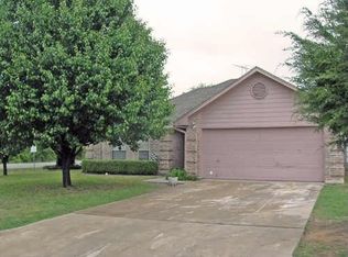 1020 High Crest Dr, Azle, TX 76020