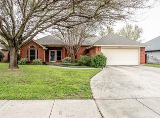 6012 Bent Creek Dr, Haltom City, TX 76137