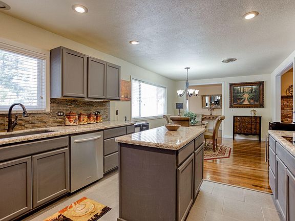 4th image of 21745 Berkeley Dr