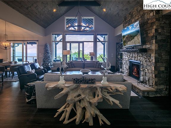 2nd image of 306 N Indian Rock Drive