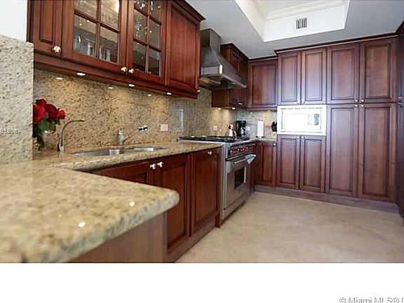 3rd image of 17875 Collins Ave