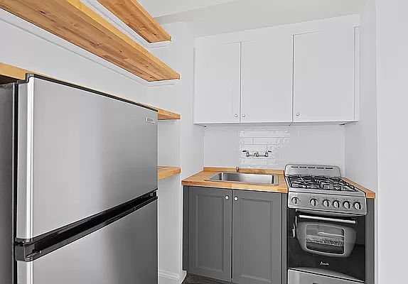 5th image of 140 E 40th St APT 5E