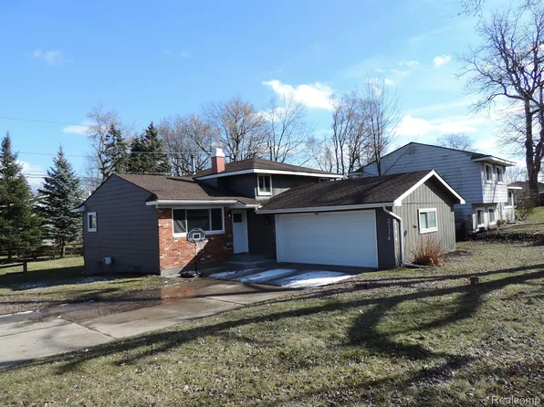 2174 Benstein Rd, Wolverine Lake, MI 48390