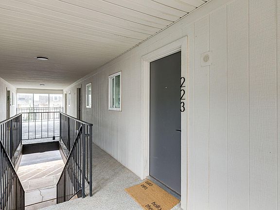 5th image of 1110 Sherwood Ln APT 223