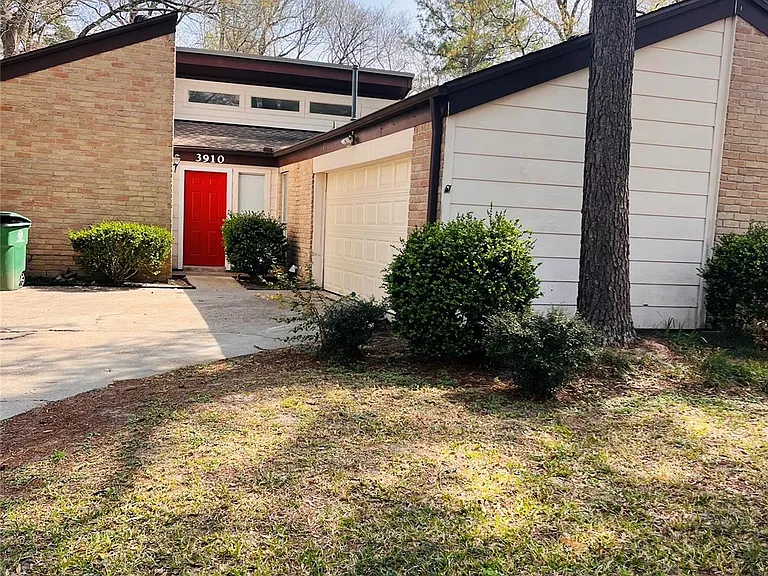 3910 Hidden Glen Dr — Photo 3