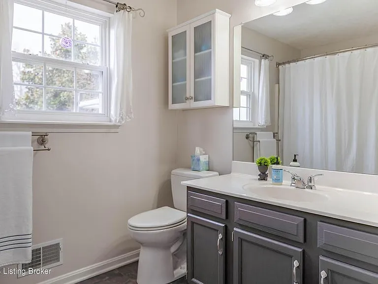 11302 Sullivan Ct — Photo 10