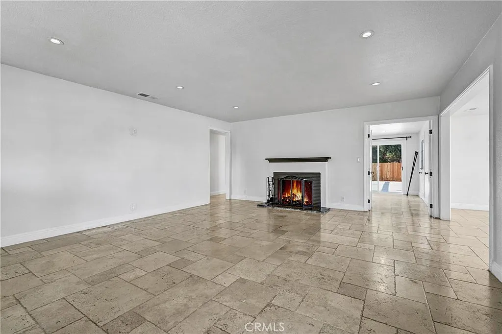 4 bed, 1654 sqft, $4,500 — Photo 2