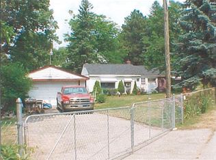 4190 Meyers Rd, Waterford, MI 48329