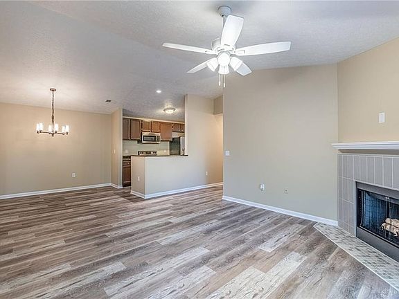 3rd image of 6631 Hedington Sq APT 8