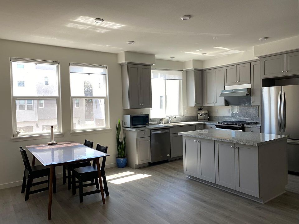 Kitchen&Dining Area