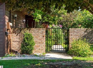 946 Hammond Pl N, Traverse City, MI 49686