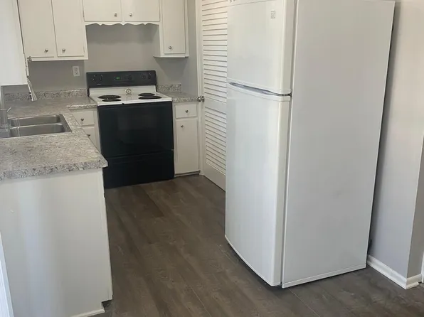 513 Wilshire Dr #4, Bellevue, NE 68005