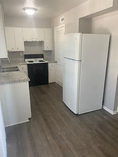 513 Wilshire Dr #4 Photo 1