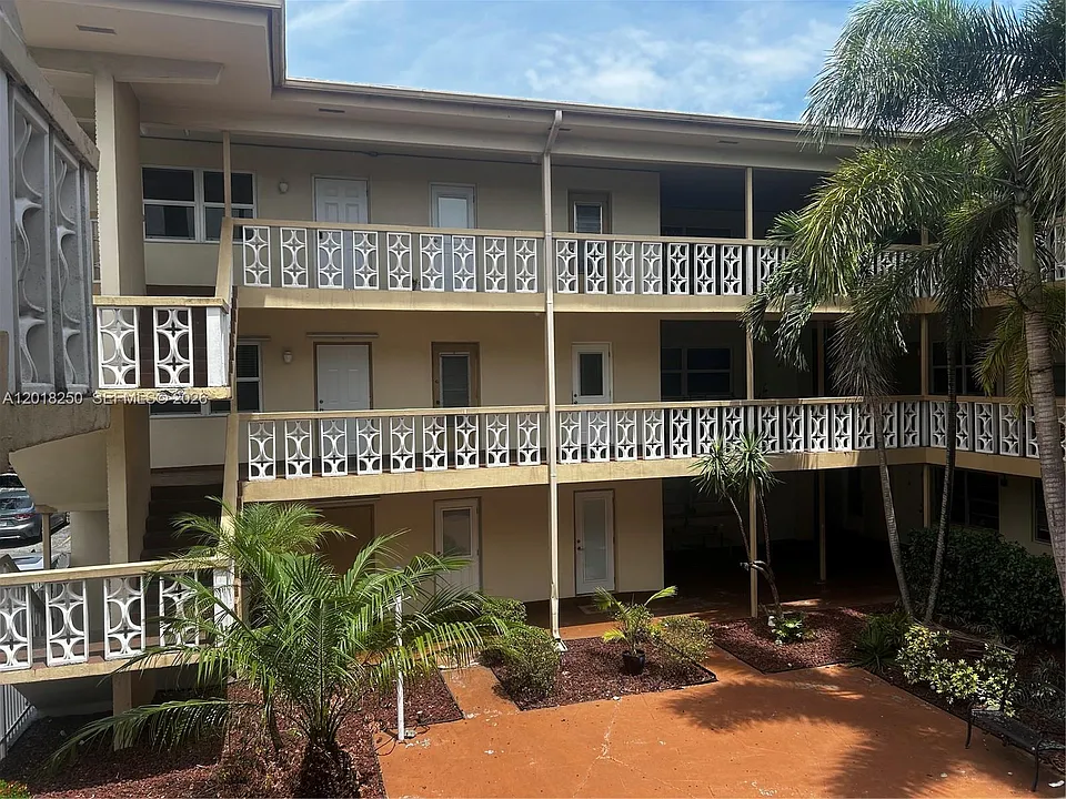 1958 Monroe St #209