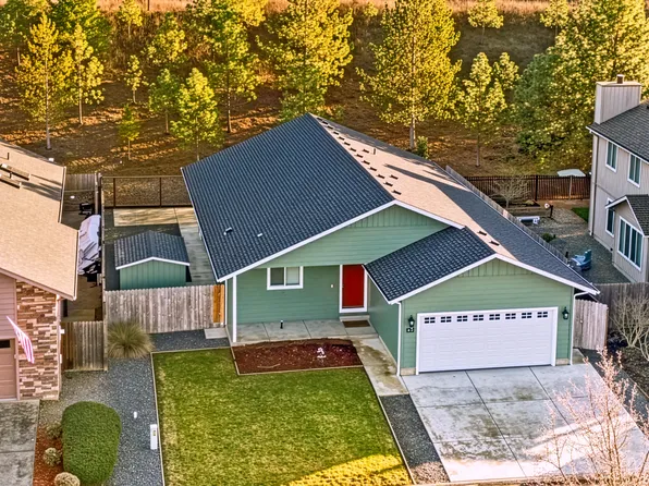 223 Cedar Brook Ln, Cave Junction, OR 97523