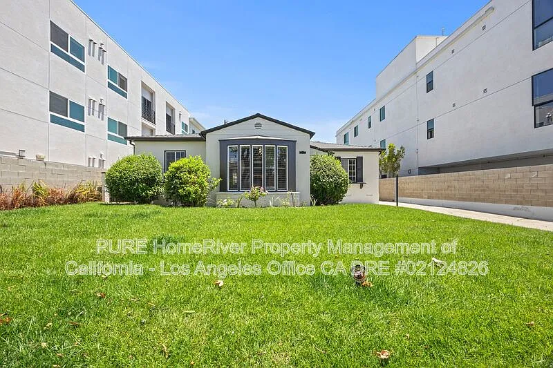 1534 S Hayworth Ave