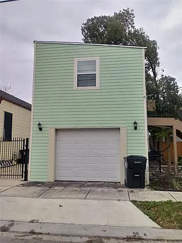 2 bed, 1.0 bath, 675 sqft, $1,200 — Photo 2