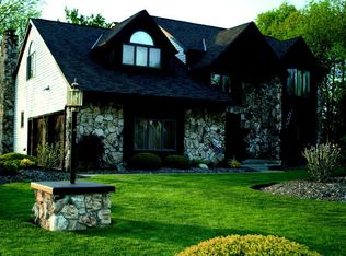 705 Raymond Dr, Lewiston, NY 14092