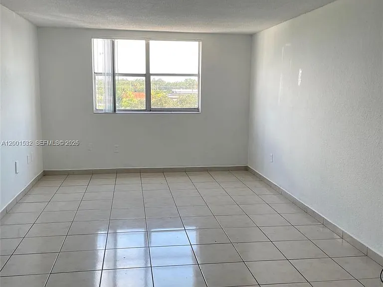 666 W 81st St #407 — Photo 4