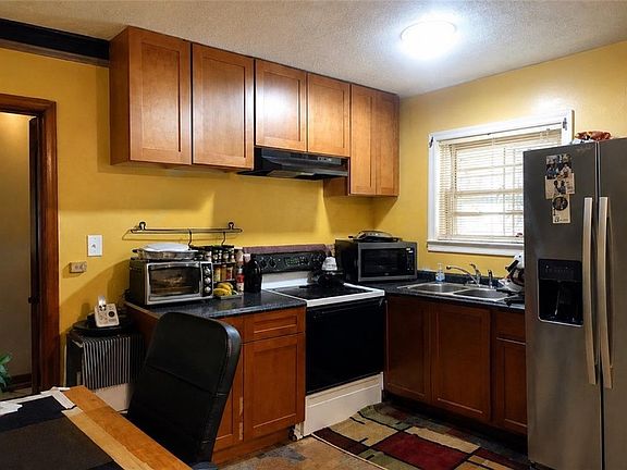 4th image of 2647 Elsinore St
