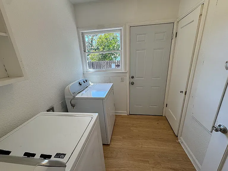 337 E Weldon Ave — Photo 25