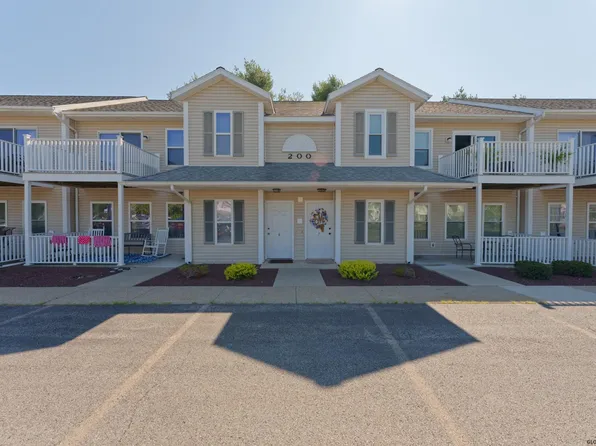 207 Cambridge Manor Dr, Scotia, NY 12302