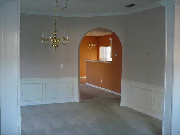 4th image of 2422 Mountain Dr