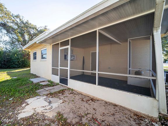 3rd image of 1127 Valencia Ave