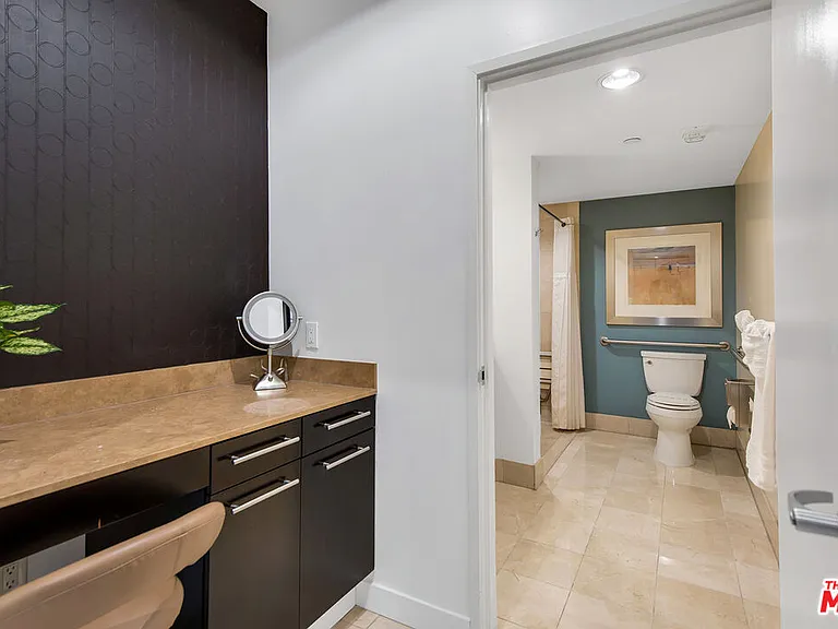 13650 Marina Pointe Dr #306 — Photo 47