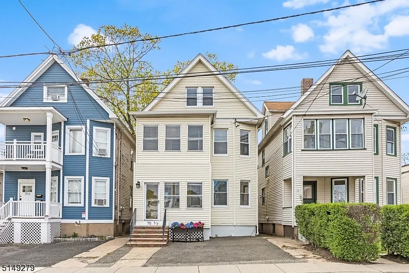 2 bed, 1.0 bath, $2,850 — Photo 2