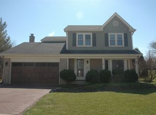 904 Fox Chase Cir, St Charles, IL 60174
