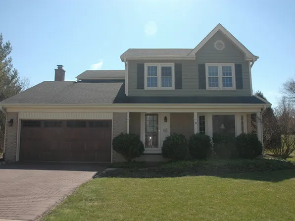 904 Fox Chase Cir, St Charles, IL 60174