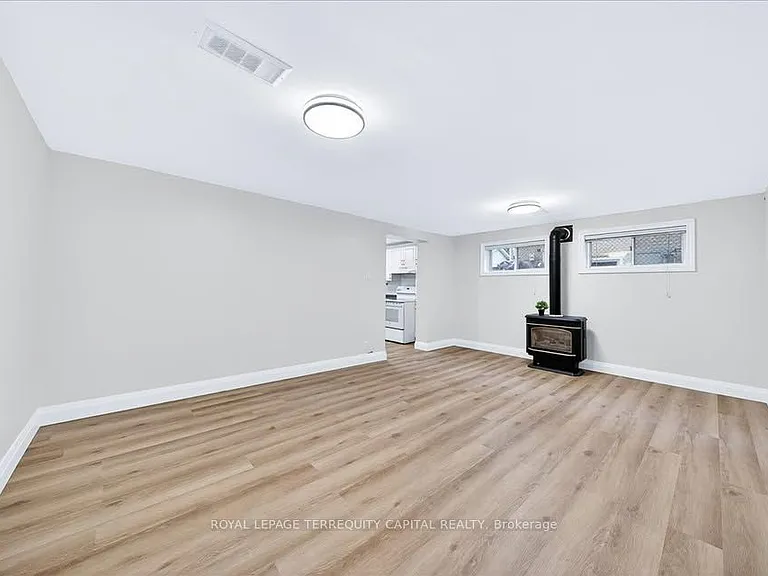65 Glenmanor Dr #LOWER — Photo 8