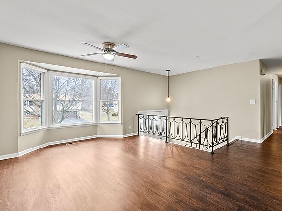 5th image of 153 Camelot Way