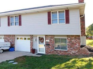 6957 NW Chapel Woods Ln, Kansas City, MO 64152