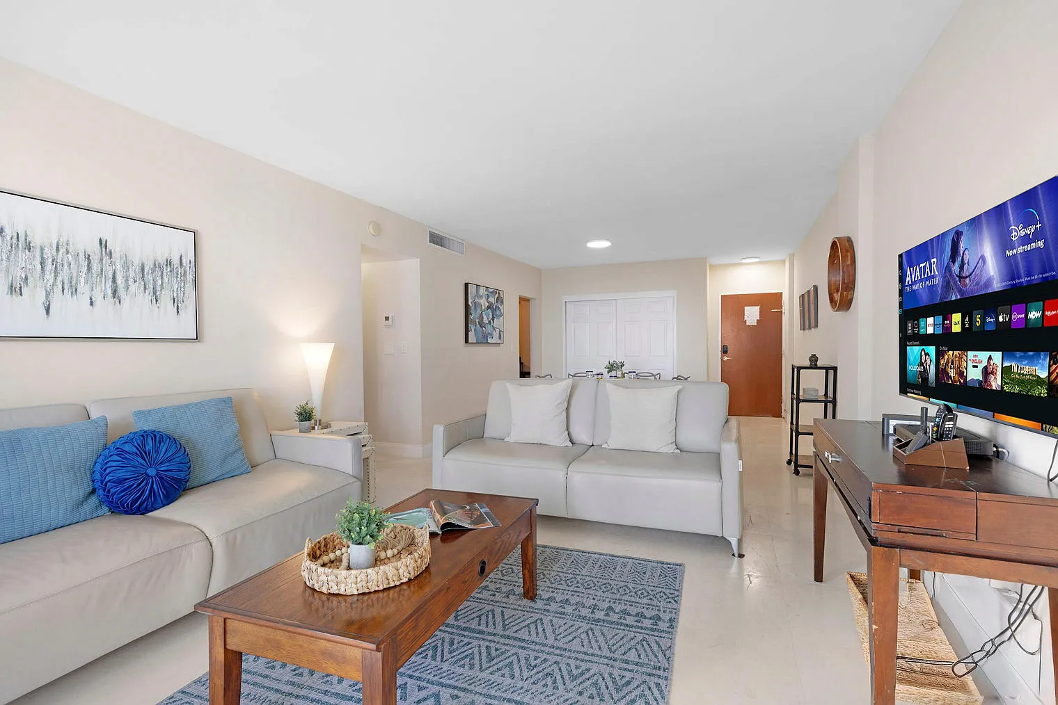 1 bed, 1.0 bath, 871 sqft, $3,568 — Photo 3