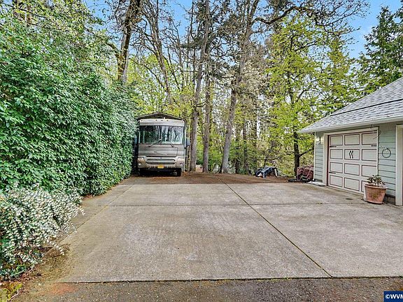 5th image of 245 Edgewood Dr