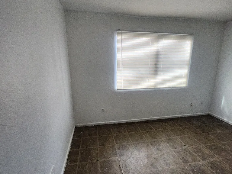 2302 E Broadway Rd — Photo 20