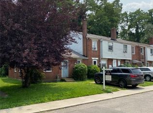 201 Juniper Dr, Coraopolis, PA 15108