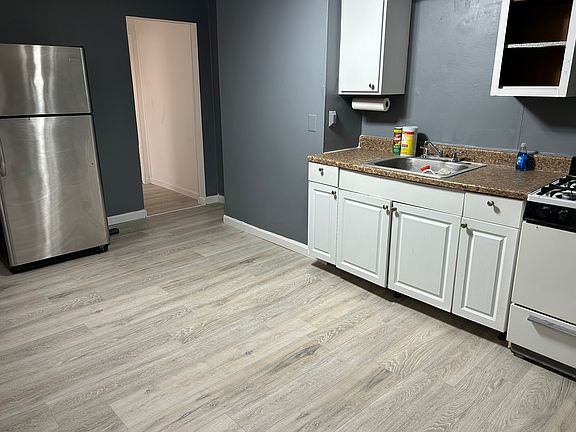 2nd image of 14 Monument Sq #1-3