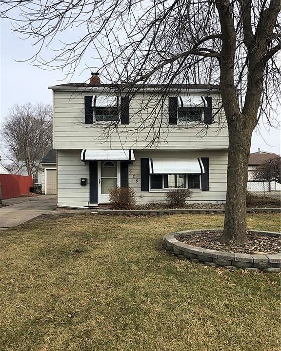 1st image of 925 E 348th St