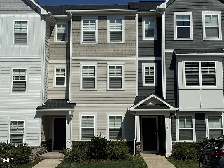 706 Gimari Dr — Photo 1