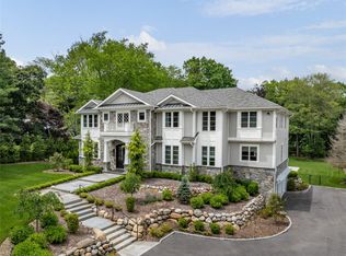 12 Eastview Ln, Glen Head, NY 11545