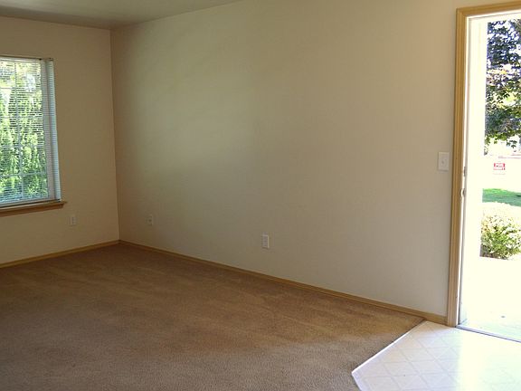 3rd image of 739 Jackson St W APT 10